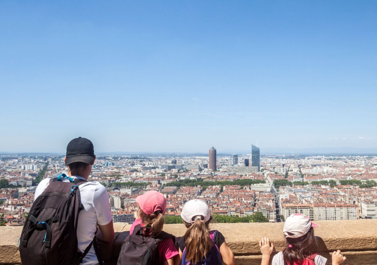 Utilisez une application smartphone pour visiter Lyon